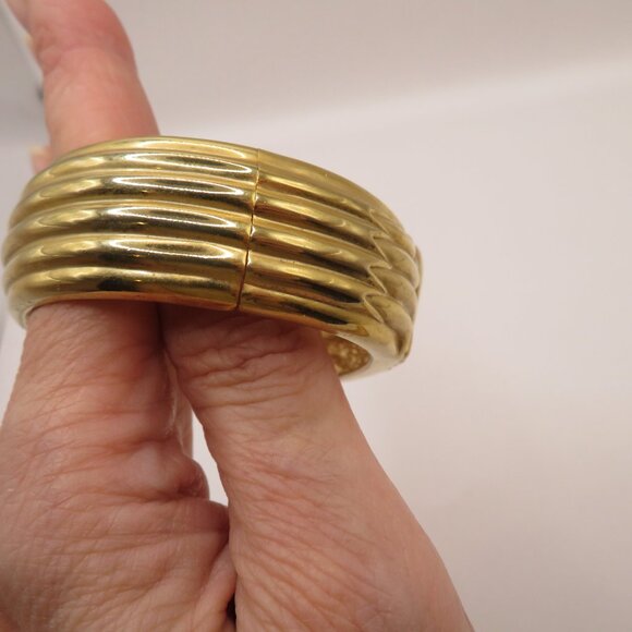 Vintage Elephant Bracelet Gold Tone - Picture 7 of 14